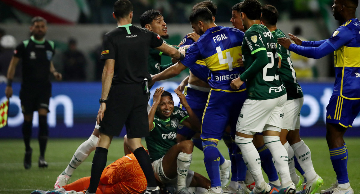 Arbitraje en Boca-Palmeiras; Copa Libertadores. Foto: Reuters.