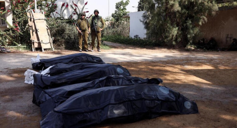 Terroristas saquearon las pertenencias y se llevaron cadáveres de israelíes asesinados en un kibutz. Foto: Reuters