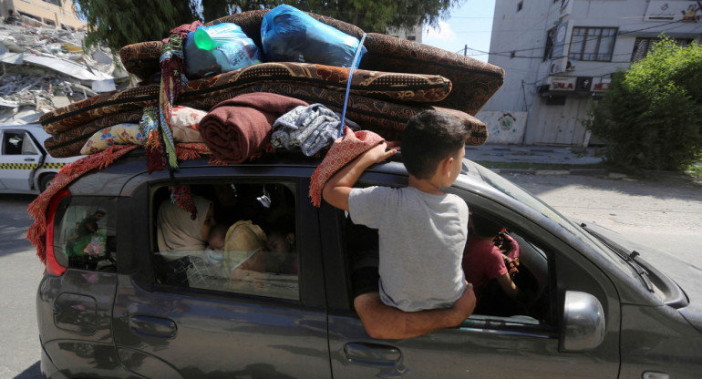 Éxodo de civiles de la Franja de Gaza. Foto: NA.