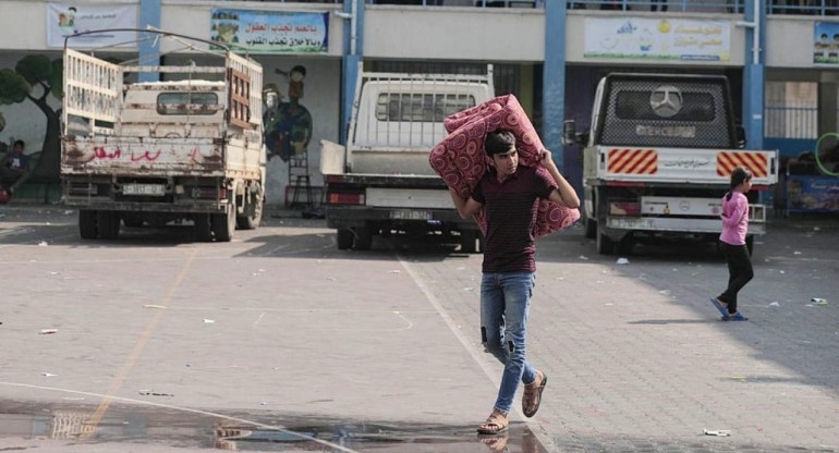 Habitantes de Gaza se desplazan al sur del enclave. Foto: X @UNRWAes.