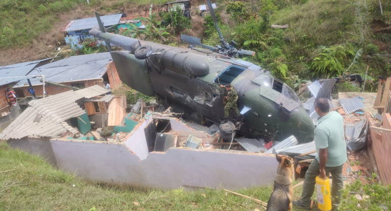 Cayó un Helicóptero en Colombia. Foto: Twitter.