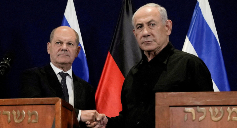 Netanyahu junto a Scholz. Foto: Reuters.