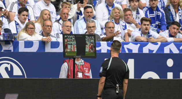 VAR, fútbol. Foto: Reuters