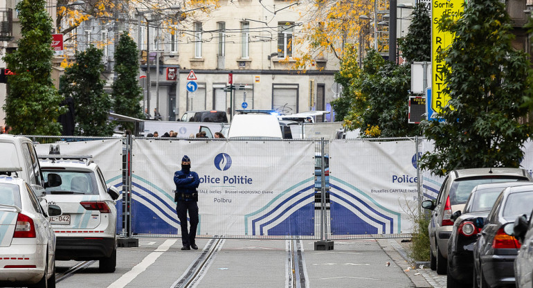 Operativo policial en Bélgica tras el ataque terrorista contra dos suecos en Bruselas. Foto: Telam.