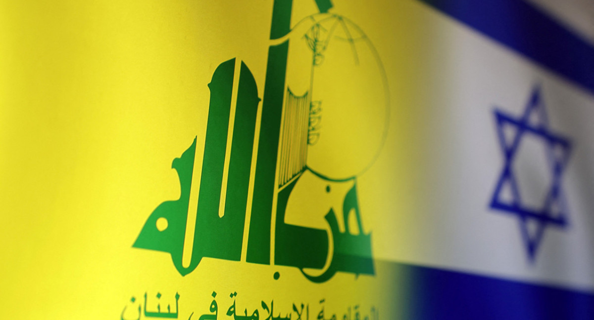Hezbollah y la bandera de Israel. Foto: REUTERS.