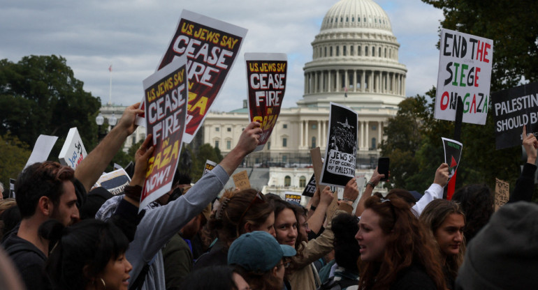 Protesta fuera del Capitolio. Foto: Reuters
