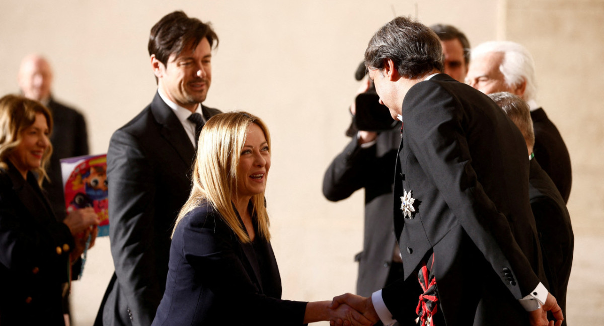 Giorgia Meloni y su ex pareja, Andrea Giambruno. Foto: REUTERS.
