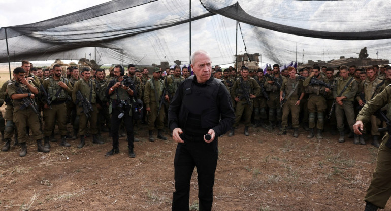 Yoav Gallant aseguró que Hamas inició el conflicto con Israel. Foto: Reuters.
