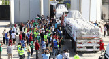 Ayuda humanitaria para Gaza en el paso fronterizo con Egipto. Foto: REUTERS.