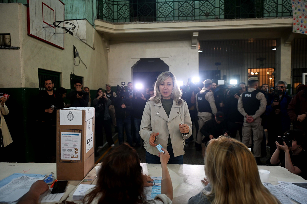 Myriam Bregman Fue La Primera Candidata Presidencial En Emitir Su Voto ...