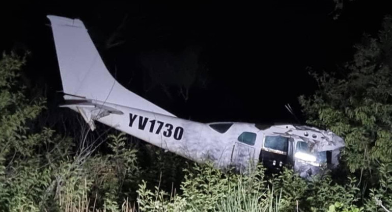 Avión accidentado que transportaba cocaína. Video: X @dhernandezlarez