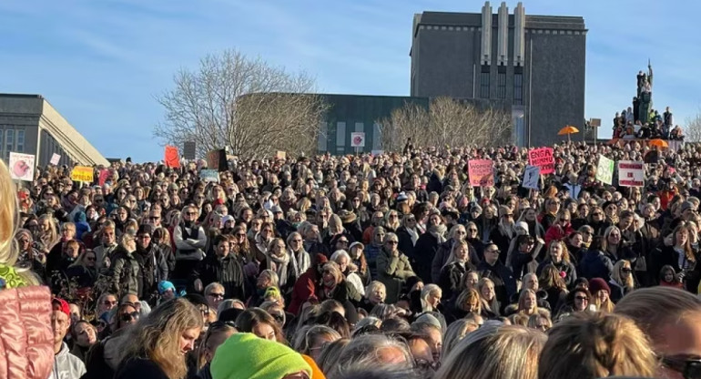 Histórica huelga en Islandia. Foto: X: @FayeKamsika