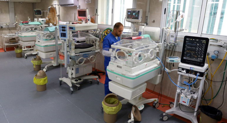 Unidad neonatal del Hospital Nasser en Gaza. Foto: Reuters.