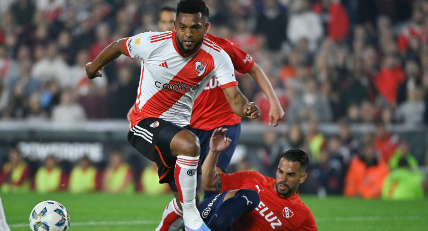 Miguel Borja; River vs Independiente. Foto: NA