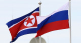 Las banderas de Rusia y Corea del Norte en el Сosmódromo de Vostochny, sede de la reunión entre el presidente de Rusia, Vladímir Putin, y el líder de Corea del Norte, Kim Jong-un. Foto: Reuters.