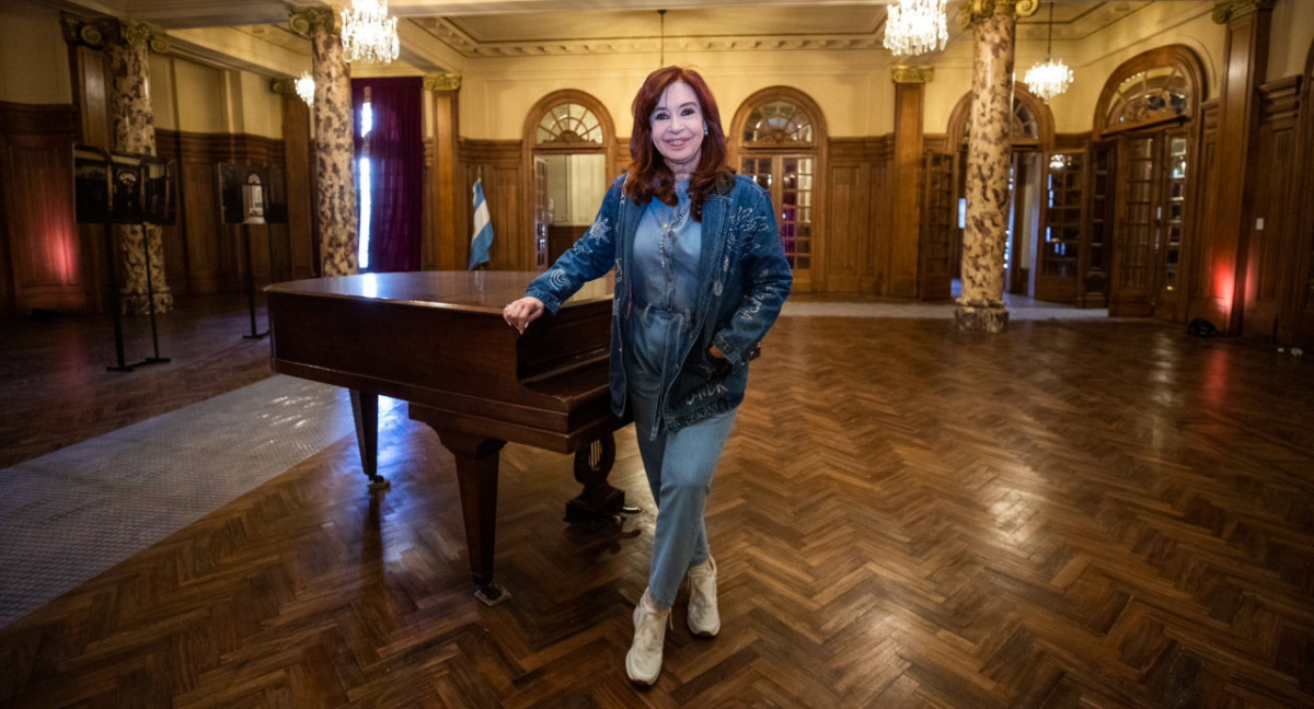 Cristina Fernández de Kirchner en la Confitería del Molino. Foto: X @CFKArgentina.
