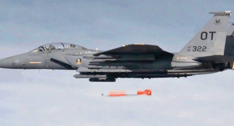Lanzamiento de bombas B61. Foto: Fuerza Aérea estadounidense.