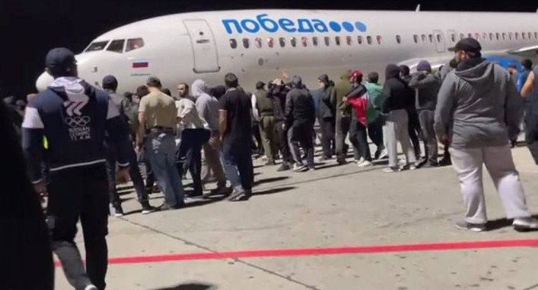 Disturbios en aeropuerto de Daguestán. Foto: Twitter.