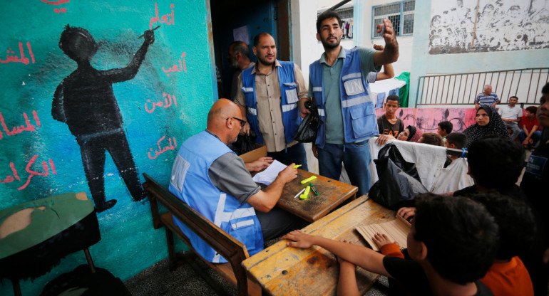 Agentes de la ONU trabajando con refugiados palestinos. Foto: X @UNRWA.