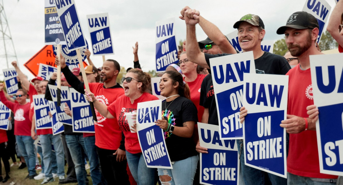 Los trabajadores festejaron el levantamiento de la huelga en Estados Unidos. Foto: Reuters.