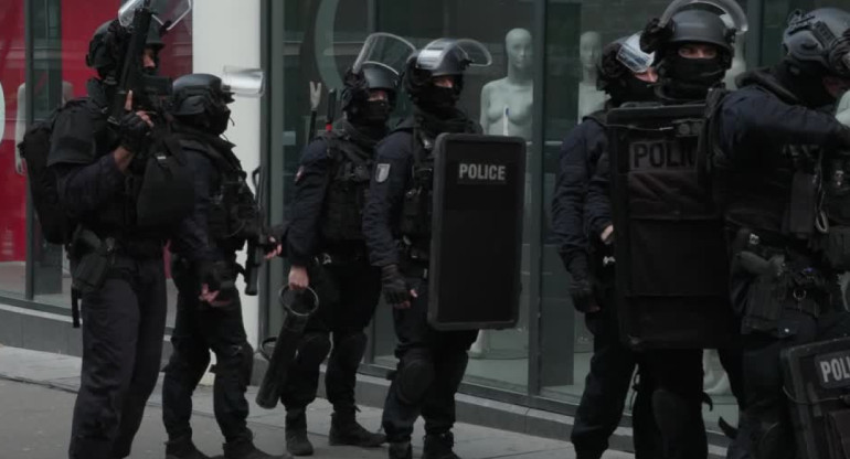 Policías franceses. Foto: Reuters.