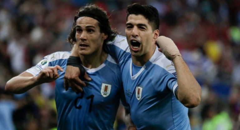 Edinson Cavani y Luis Suárez en la Selección de Uruguay. Foto: REUTERS.