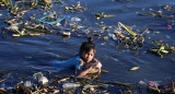 Contaminación por plásticos en el río. Foto: EFE