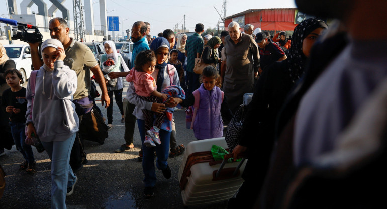 Evacuados de Gaza. Foto: Reuters.