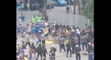 Imágenes de la represión de la policía brasileña contra los hinchas de Boca. Foto: Captura.