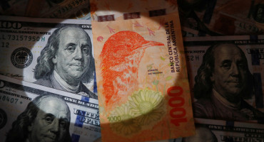 Peso, dólar. Foto: Reuters.