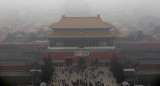 El "esmog" cae sobre la Ciudad Prohibida de Pekín (China). Foto EFE.