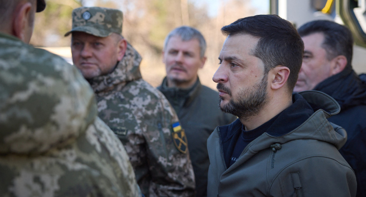 Volodímir Zelenski junto a Valeri Zaluzhni, comandante en jefe de las Fuerzas Armadas de Ucrania. Foto Reuters.