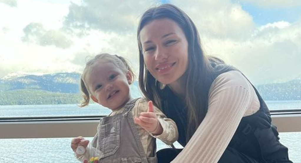 Pampita junto a su hija Ana. Foto: Instagram.