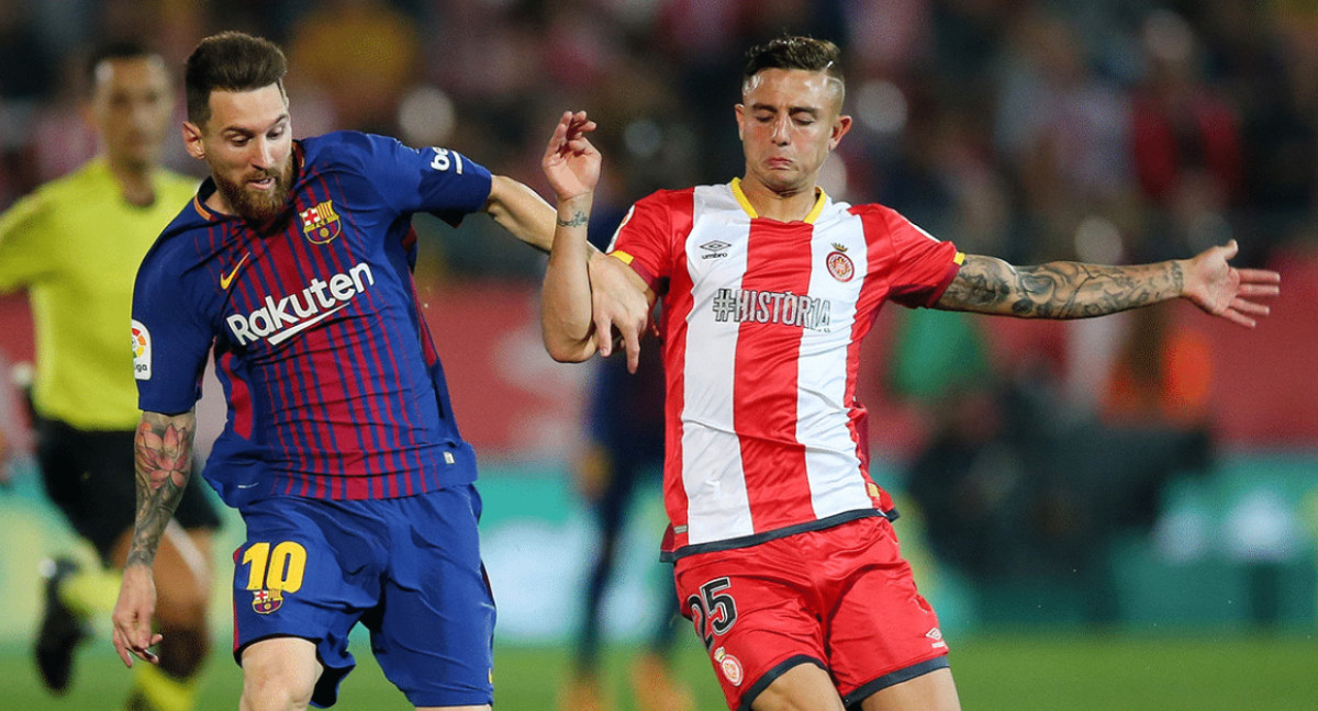 Pablo Maffeo y Lionel Messi. Foto: Reuters