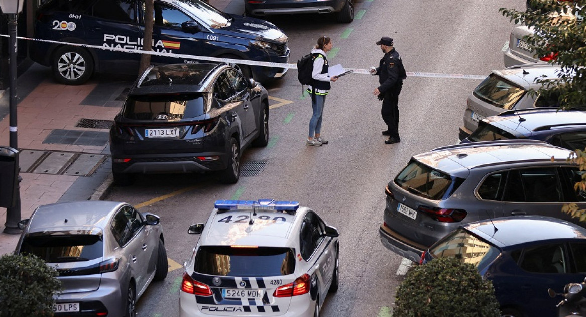La policía trabaja en el lugar donde Alejo Vidal - Quadras , expresidente del Partido Popular en Cataluña, recibió un disparo en la cara, en Madrid. Foto: Reuters.