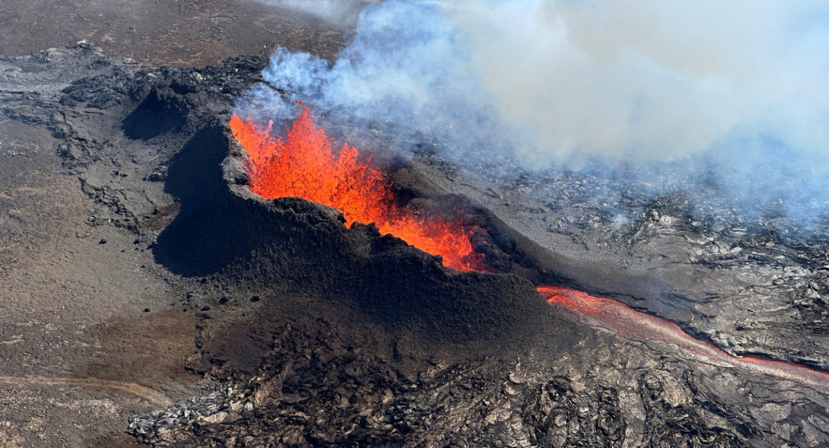 Erupción de un volcán en la península de Reykjanes. Foto: archivo Reuters