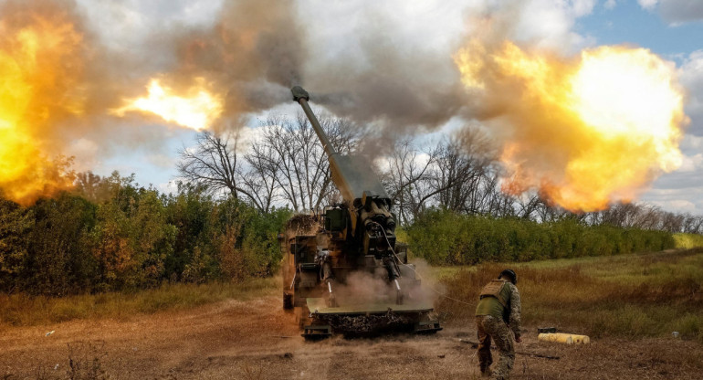 Guerra entre Rusia y Ucrania. Grupo de artillería ucraniano. Foto: NA.