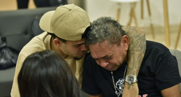 Reencuentro de Luis Díaz con su padre tras el secuestro en Colombia. Foto: EFE.