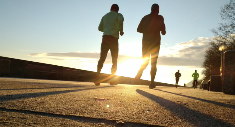 Caminar o correr, ¿qué es mejor para la salud?. Foto: Unsplash