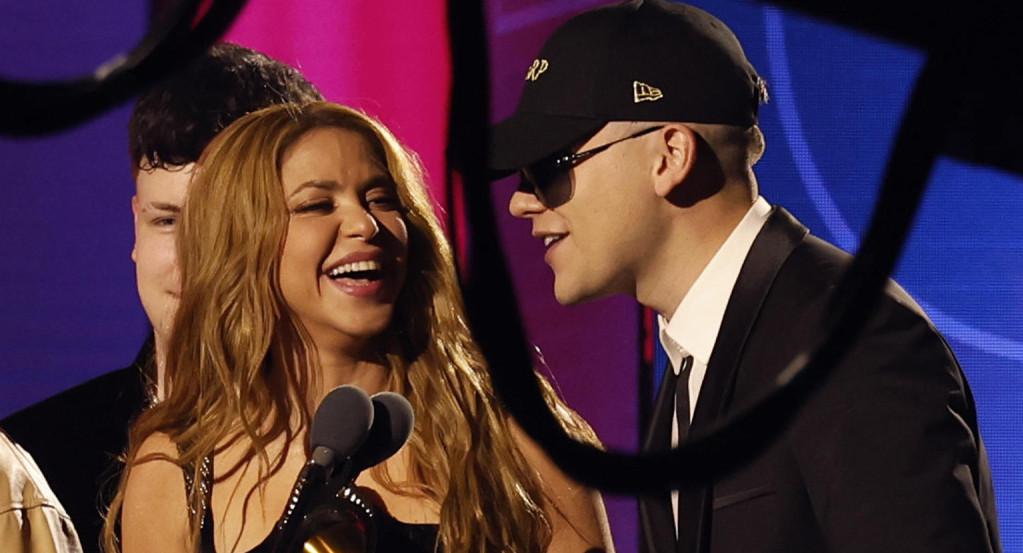 Shakira y Bizarrap, durante su actuación en la gala anual de los Latin Grammy celebrada en Sevilla. EFE/Julio Muñoz