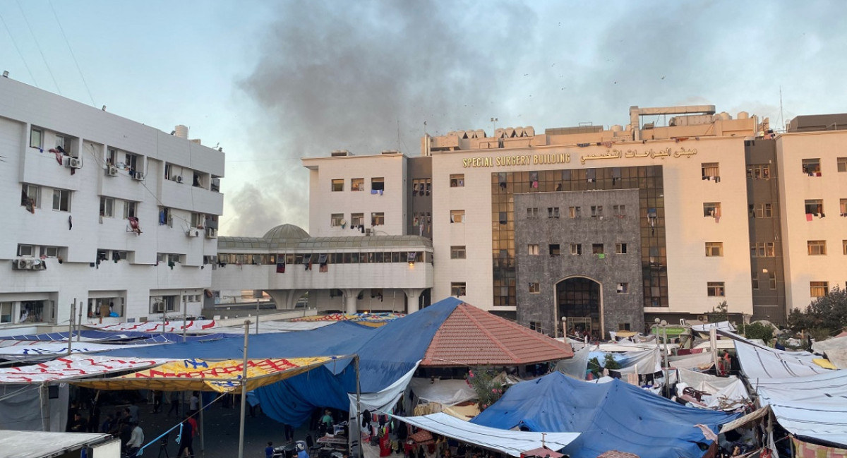 Explosión en el patio del hospital Al Shifa de Gaza. Foto: Reuters.