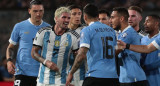 La pelea en Argentina-Uruguay. Foto: EFE