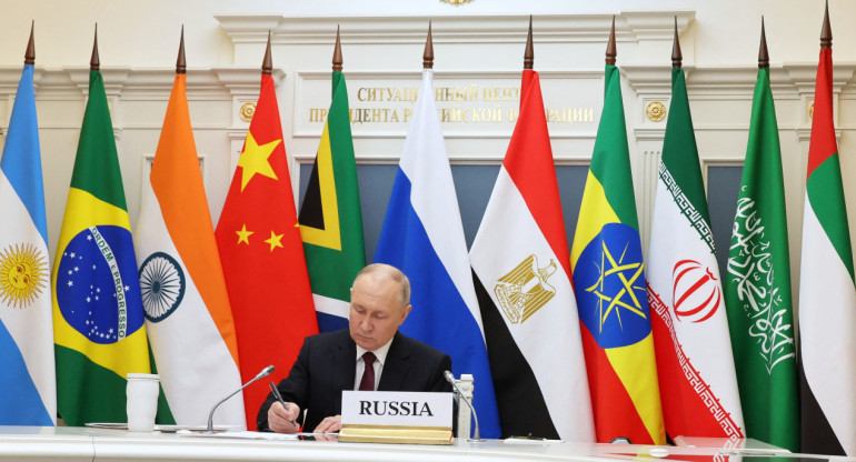 Vladimir Putin en reunión con los integrantes de los BRICS. Reuters