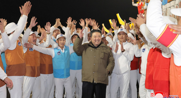 Kim Jong Un celebró el lanzamiento del satélite espía. Foto: Reuters.