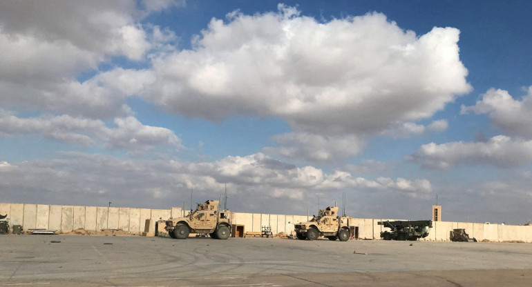 Tanques estadounidenses en base militar en Irak. Foto: Reuters.