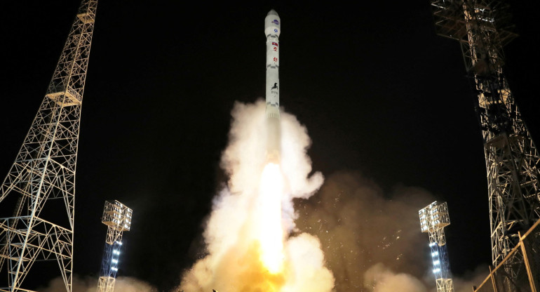 El cohete que puso en órbita el satélite espía. Foto: Reuters