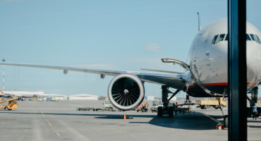 Traveling by airplane.  Photo: Remove splash