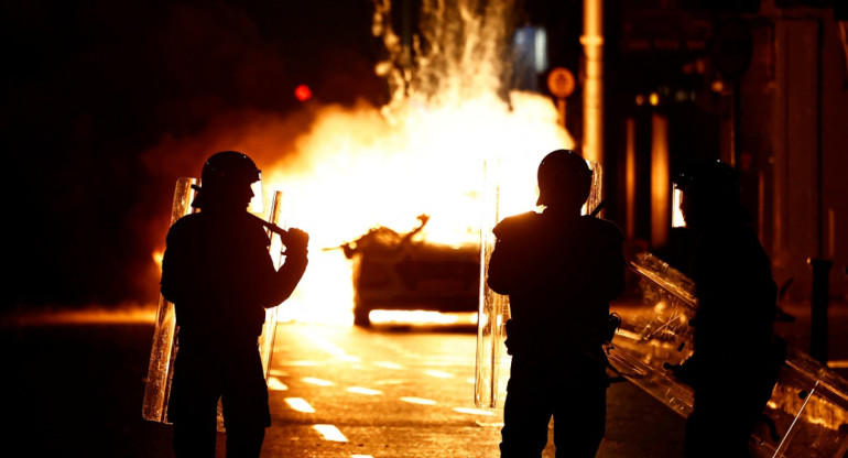 Los disturbios provocados en Dublín por grupos de "derecha". Foto: Reuters.
