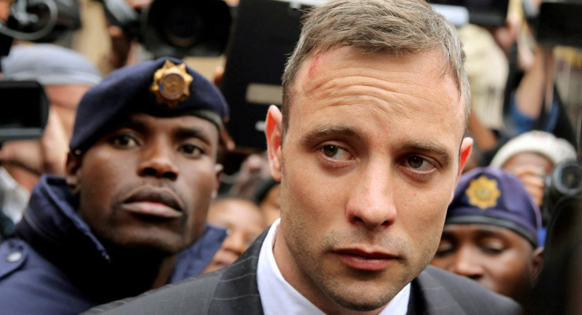 Oscar Pistorius obtuvo la libertad condicional diez años después de matar a su novia. Foto: REUTERS.