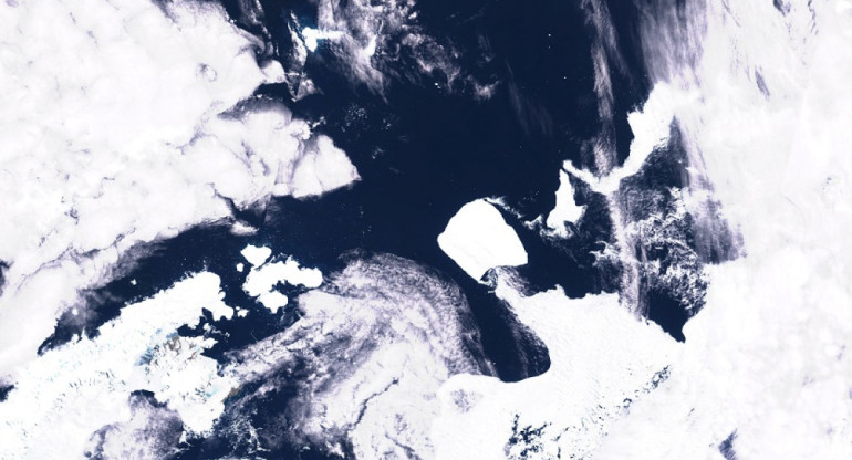 Imagen satelital del iceberg más grande del mundo visto en la Antártida. Foto: Reuters.
